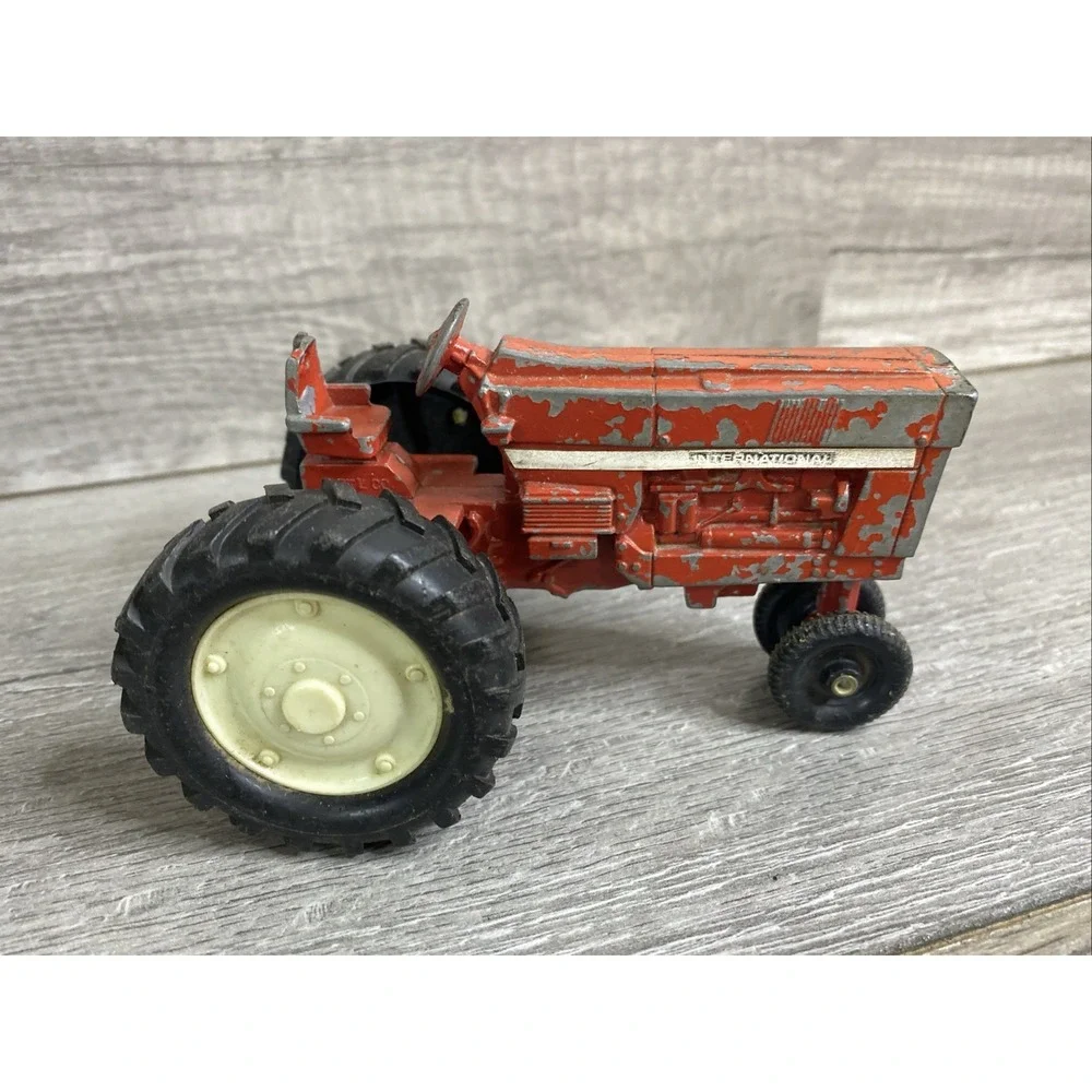 Vintage ERTL IH International Red Die Cast Narrow End‎ Tractor 1:32